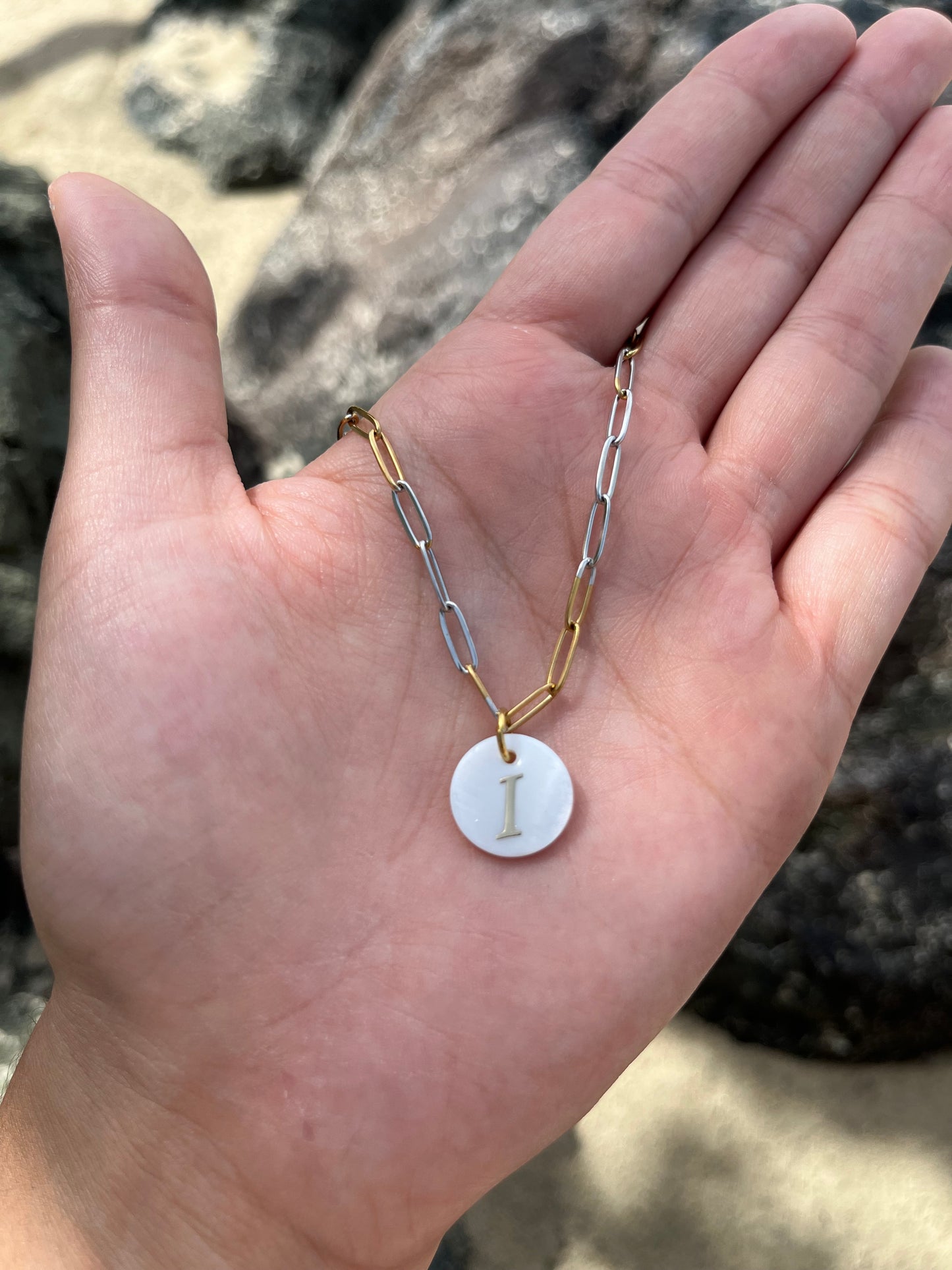 Initial Necklace Nácar