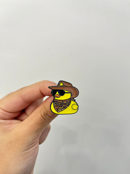 Patito Vaquero Pin