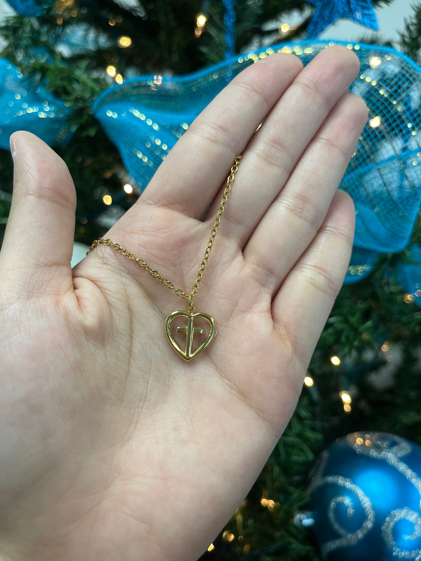 Corazón con Cruz Necklace