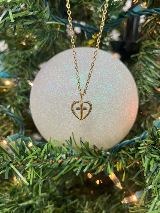 Corazón con Cruz Necklace