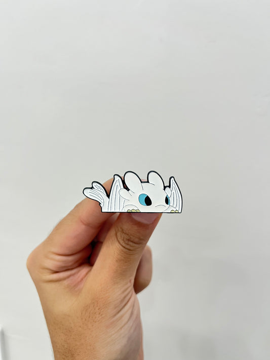 Chimuelo & Furia Luminosa Pin