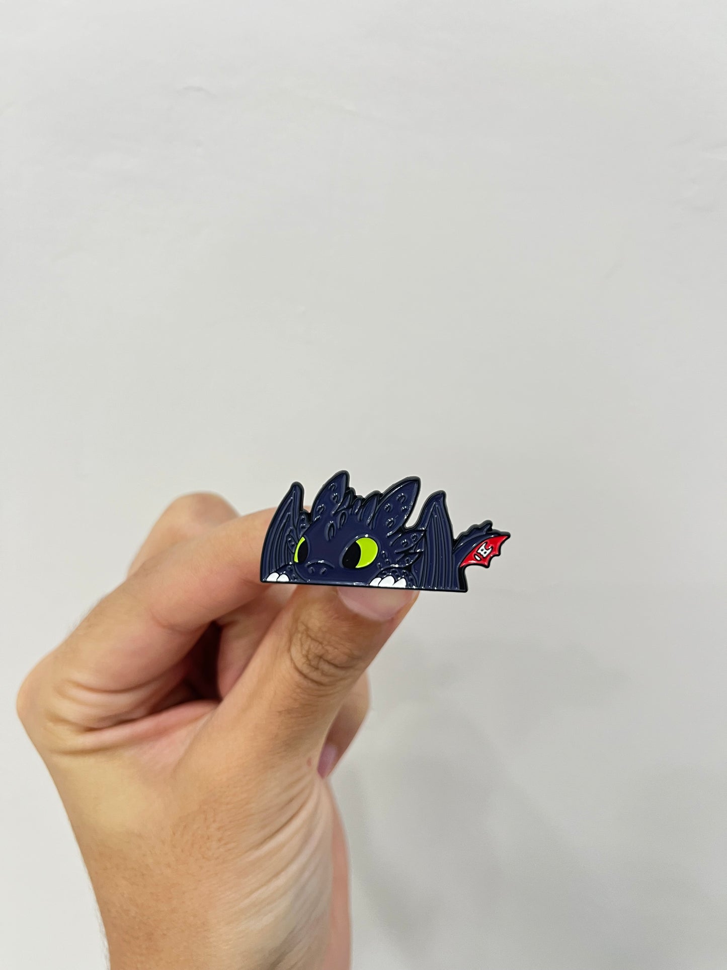 Chimuelo & Furia Luminosa Pin
